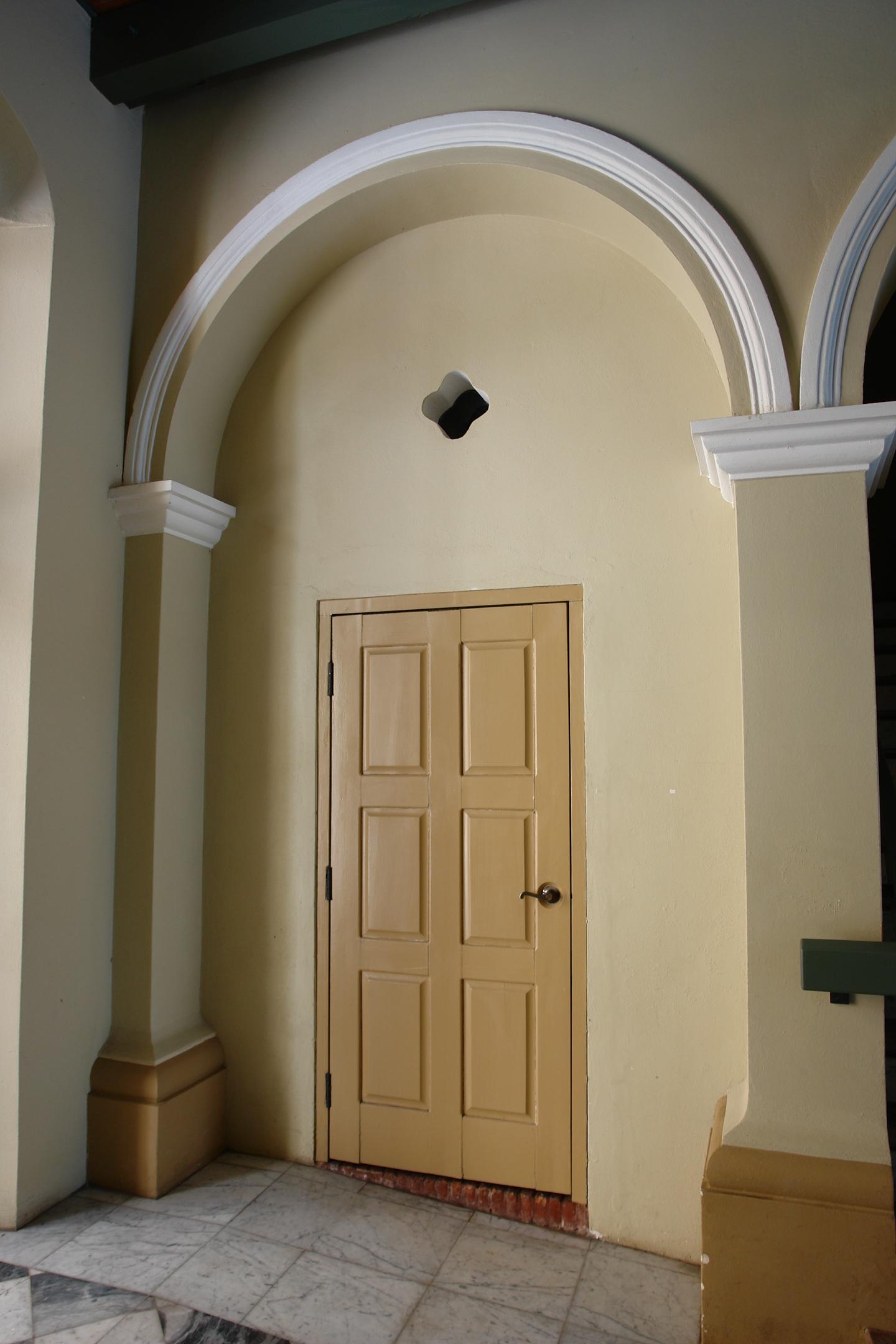 Calle de la Fortaleza 56 - Antigua Real Audiencia - Conservatorio De Artes Del Caribe - San Juan (Viejo San Juan) - 2011 00042